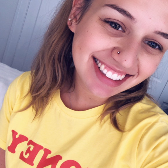 Meet your Posher, Alexia - Picture 1 of 1